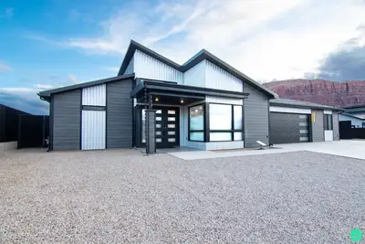 Crimson Place - Moab Home with a Private Pool!