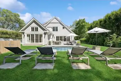 Image de In the Middle of It all -  East Hampton