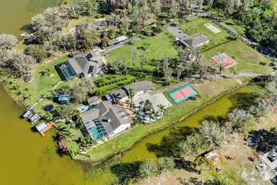 Image de Luxe Waterfront Hideaway w Pool & Pirate Ship Dock