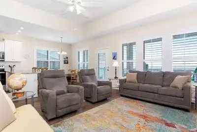 Image de Oceanfront, Top Floor, End Unit, E301 - Ocean Club Resort