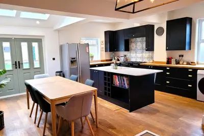 Image de Luxury Cheltenham Family Home, Off-road Parking, Off-Road Parking, Great Family Home near Town Centr