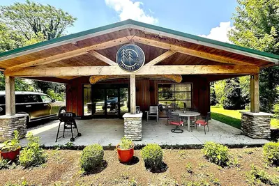 Image de Entire Private Waterfront Property-sleeps 18!