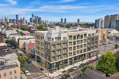 Image de Chic Condo by Nyc w Rooftop & Parking on Premises