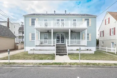 Image de 2br Beach Condo w/ Ocean Views & Prime Location