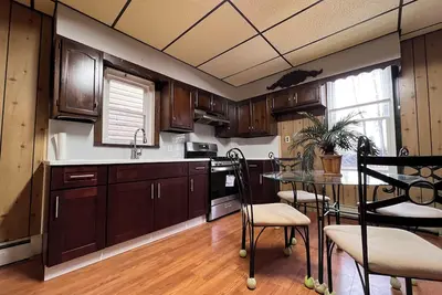 Nyc Next Door! Walk to Path from This Charming 2br