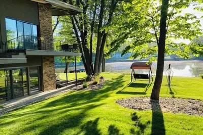 Image de Wright on the Water | Riverfront | One-of-a-kind