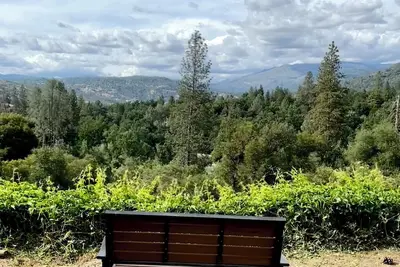 Image de Tree top views! / 17 mi Yose south gate/8. 6 mi Bass Lake/dog friendly/fenced yard