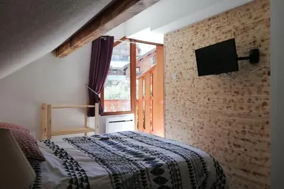 Image de 100m du centre station, 1er étage, balcon, parking, télévision, casier à ski, 33m², Valloire