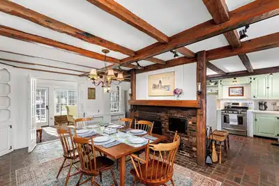 Image de Three Sisters - Charming Estate with Main House & Guest Cottage on Route 6a