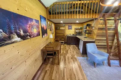 Image de Cozy Art Cabin by the Ocean and Forest
