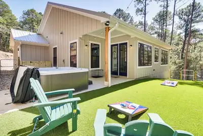 Image de Hot Tub & Fire Pit: 'Evergreen Escape' in Bastrop!