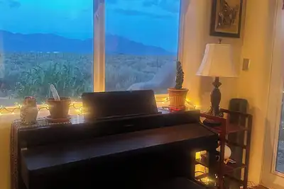 Image de Secluded Taos Sanctuary – Stunning Views, Hot Tub & Fireplace