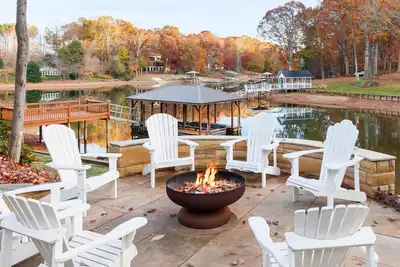 Image de Hgtv Design | Private Dock | Hot Tub | Fire Pit