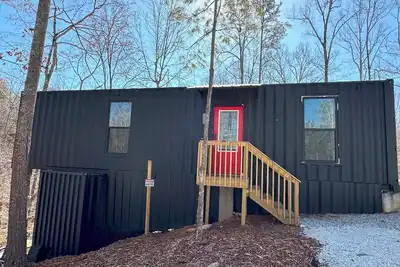 Image de Eagle Container Cabin B – Walterfalls, Upstate Sc