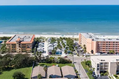 Image de Spanish Villa Suite 61 - Steps to the Beach in Indian Rocks Beach!