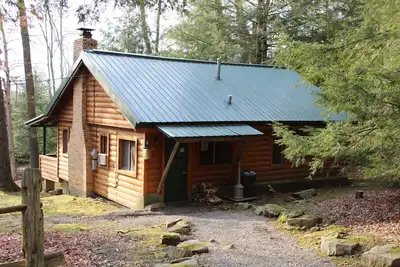 Image de Log Cabin with Fireplace