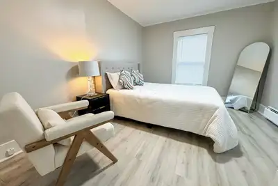 Image de New - Mins to Manchester/Nashua - Walk to downtown - In-Unit Washer/Dryer