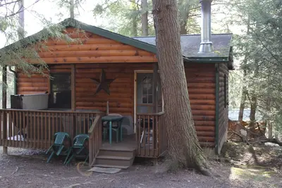 Image de Cozy Cabin In Cook Forest with hot tub