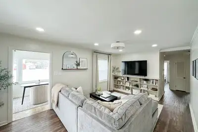 Image de Cozy 3br Spacious home w/Patio -Sleeps8