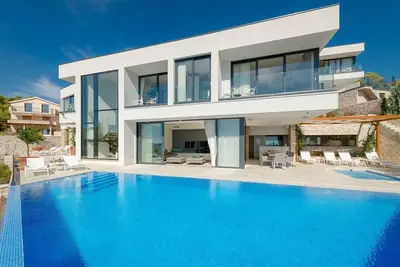 Vacay Villa Anabel with gym and heated pool