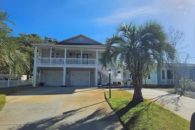 Image de Beautiful 3 bedroom newly remodeled beach house.