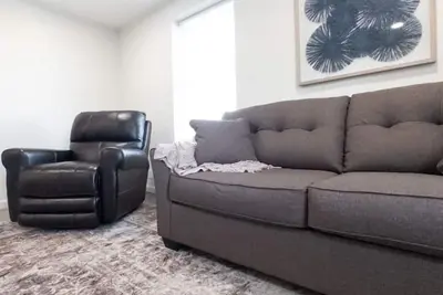 Image de Sleek & Contemporary 2br Getaway