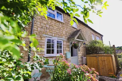 Image de Cute cottage near a gorgeous village pub and a stones throw from many sights