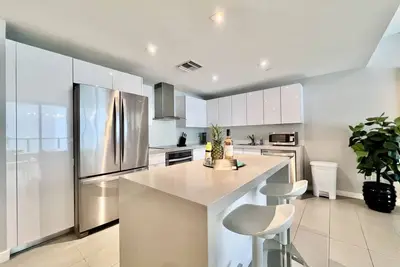 Image de Lunabase CityScape Serenity | Pools, Gym, Workspace