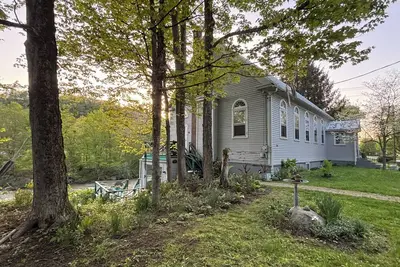 Image de Cozy and quiet place nestled on the Tayer Falls in East Nassau, Ny.