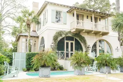 Image de East Beach home w stunning view and private pool!