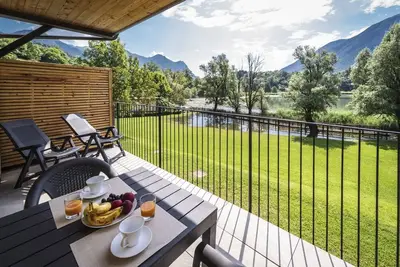 Image de Appartement de vacances \"2\" avec vue sur le lac, piscine partagée et jardin partagé
