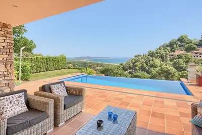Villa 'Carmen' avec vue sur mer, Wi-Fi et climatisation