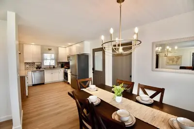 Image de Taylors - 4br home King Beds Hi Speed Wifi Newly remodeled Open Floorplan