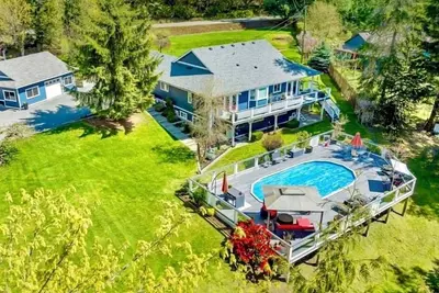 Image de Gorgeous rural home with pool 10 minutes from town