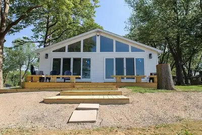 Image de LakePointe Shores #2 Charming 4-bedroom cottage in delightful Madison