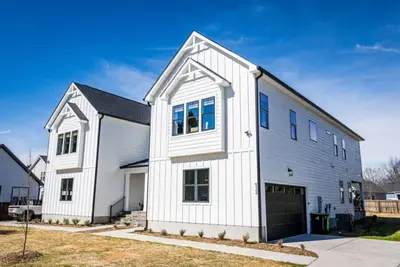 Image de Experience \"The Grande 532\" in Downtown Apex!