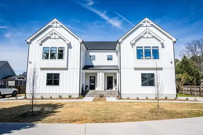 Image de Brand New-Downtown Apex-4bd\/4ba-Gameroom-2 Kings!