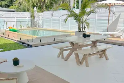 Image de Tropical Retreat with Private Pool – Walk to Beach