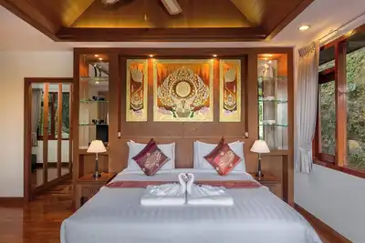 Image de Elegant Patong Hill Villa: 6 Bedrooms, Private Pool, Fully Staffed for Comfort