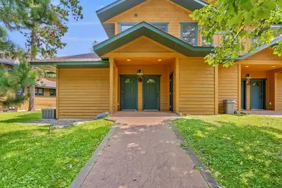 Image de Lakeview Home with Dock on the Whitefish Chain, Outdoor Pool, Pickleball & More