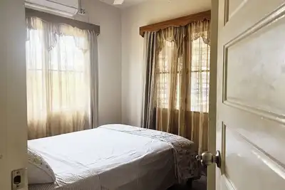 Image de Politico Escape - Room in Bungalow with WiFi & Ac