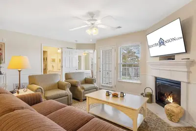 Image de Spacious Condo w Peaceful Views-Lake Access-Free Tickets-Double Kitchens