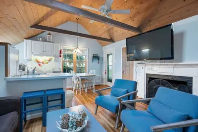 Image de Cozy 1br Seaside Cottage with Stunning Nantucket Sound Views