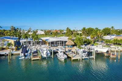 Image de Charming 2-bedroom 1\/2 Duplex with Ac, WiFi in tranquil Key Colony Beach