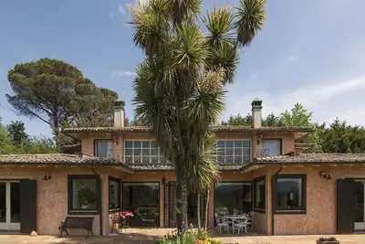 Image de Maison de vacances avec piscine, bain à remous, Wifi, climatisation, Tv, animaux admis, parking