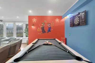 Image de 🔥 Fire & Fun | Luxe Stay w\/ Pool, Hot Tub & Game Room 🎮