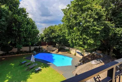 Image de 11 Hotel Suites in Northcliff with Ac, Wi-Fi, swimming pool & free breakfast.