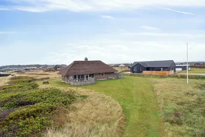 Image de Cozy summer house near sea and nature