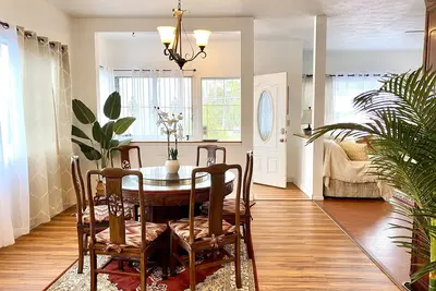 Beautiful Spacious 3 bedroom house in Charming Hilo. Close to everything. 1150sq