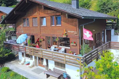 Image de SwissHut Stunning Views Alps - Apart. Mungge